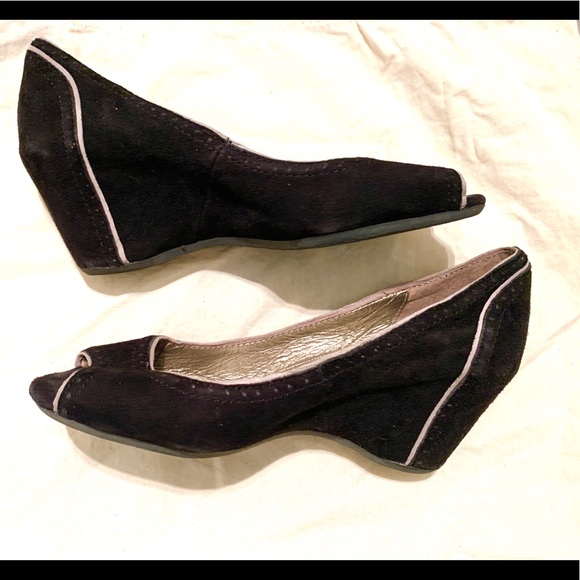 ❌SOLD❌ Black suede open toe wedge shoes - Picture 1 of 5